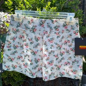 LBK | NWT Floral Pull On Thin Shorts